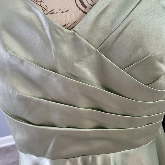 Wedding/Prom Dress - Picture 2 of 13